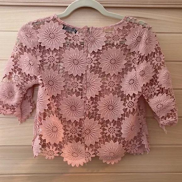 ASTR Cropped Crochet Top- medium - Picture 2 of 2